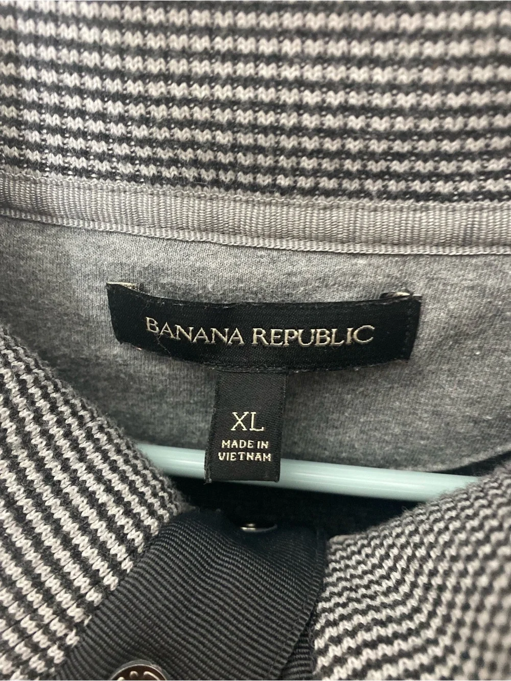 Banana Republic Charcoal Gray Button-Neck Long Sleeve Pullover